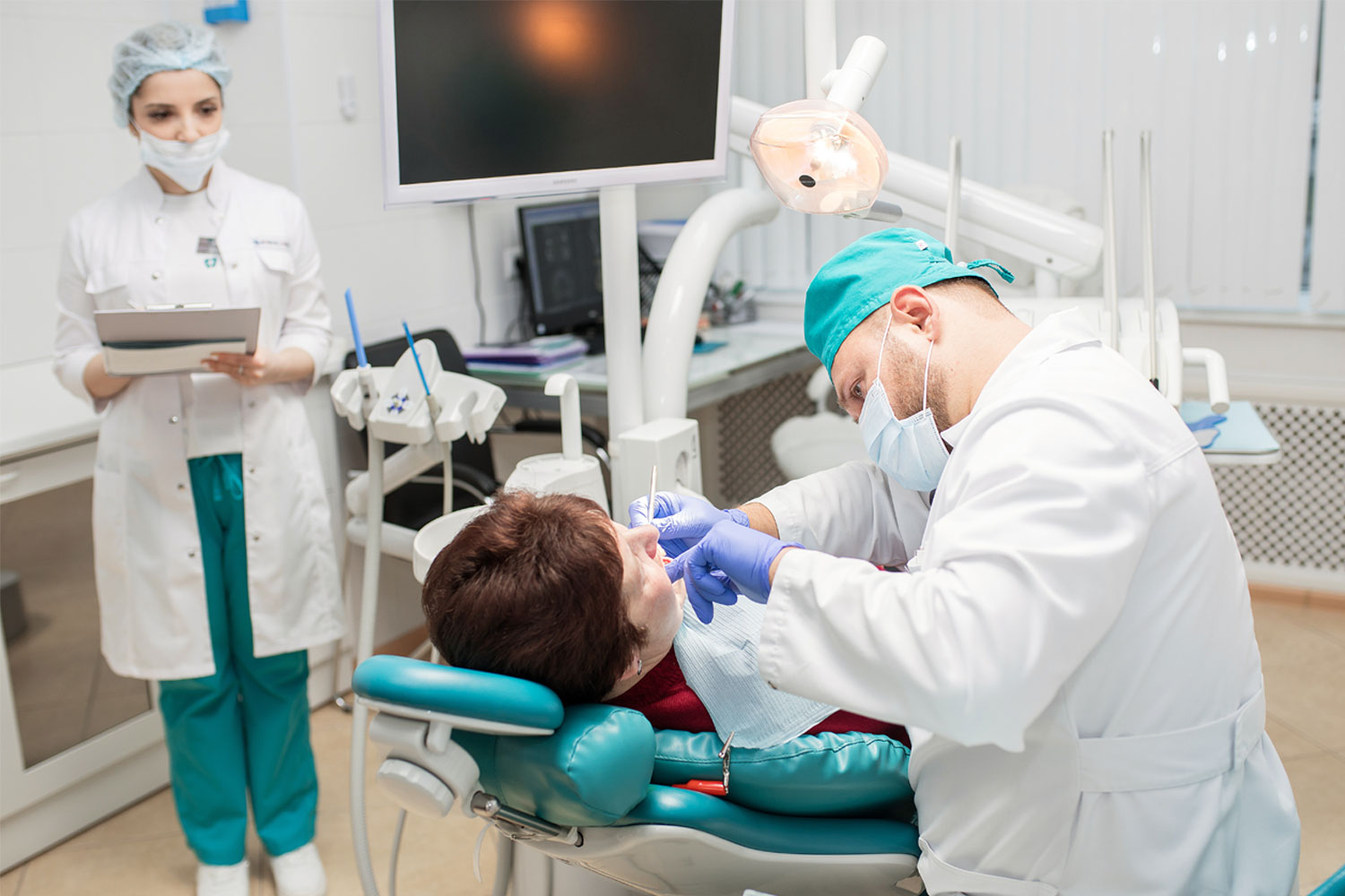 Консультация перед имплантацией зубов